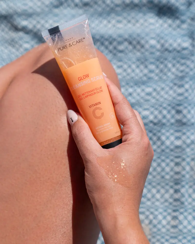 Vitamin C - Glow Cleansing Scrub Gel